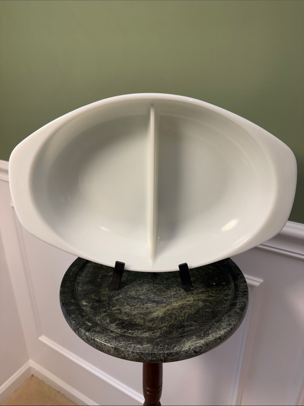Vintage Pyrex 1.5 quart divided white milk glass serving dish